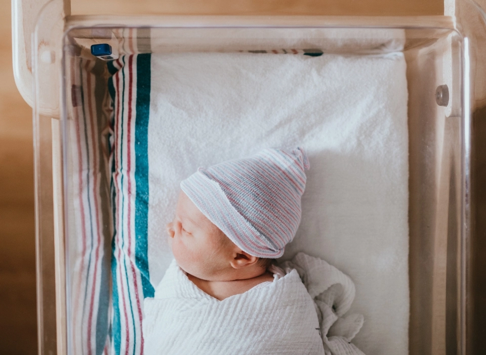 niemowlę w inkubatorze 